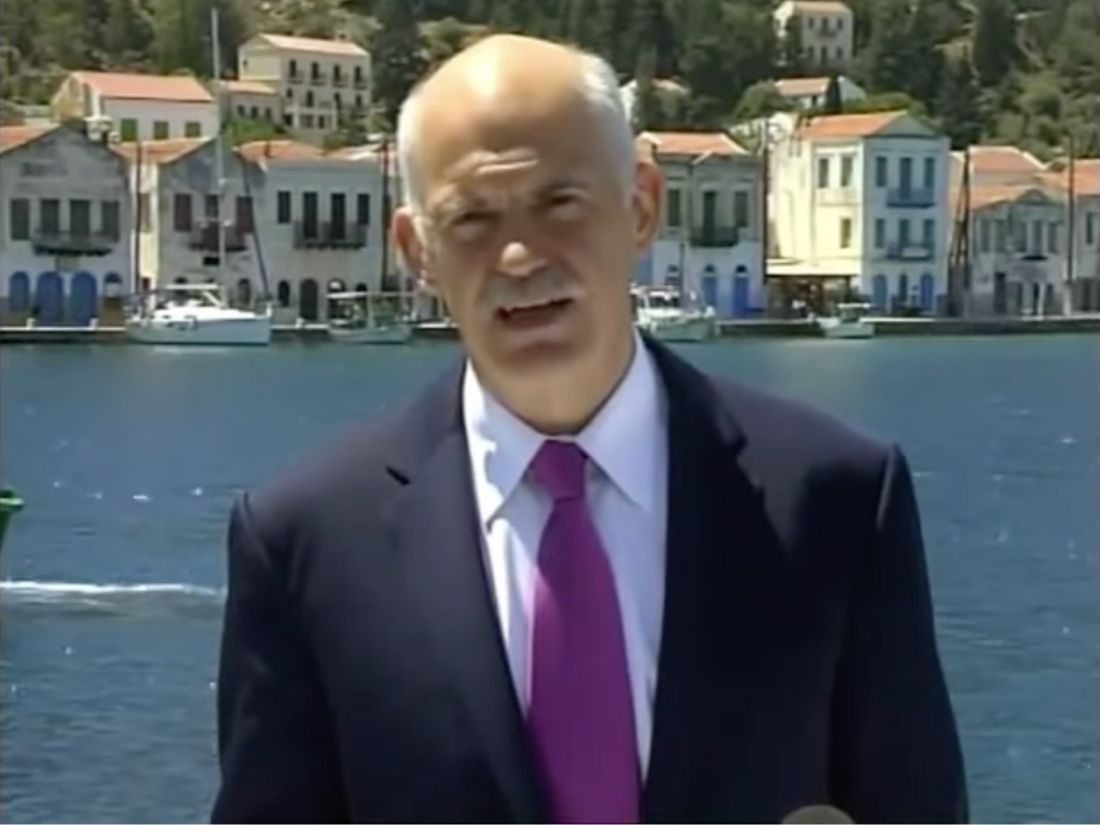 Ο Γιώργος Παπανδρέου με φόντο το Καστελλόριζο.