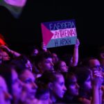 Τι κάνουν 7.000 άνθρωποι πάνω στο βουνό;